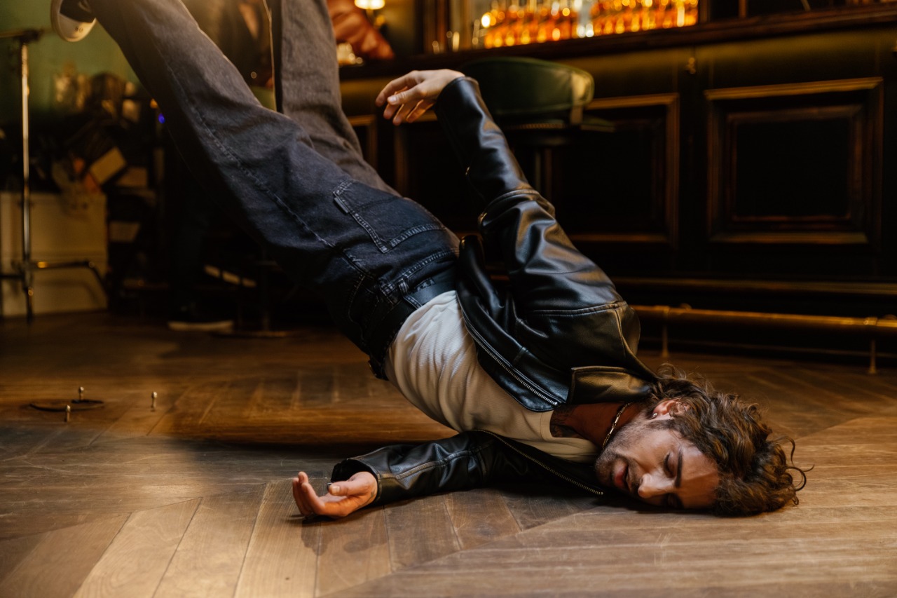 Володимир Дантес презентує новий романтичний трек “ЧОМУ”