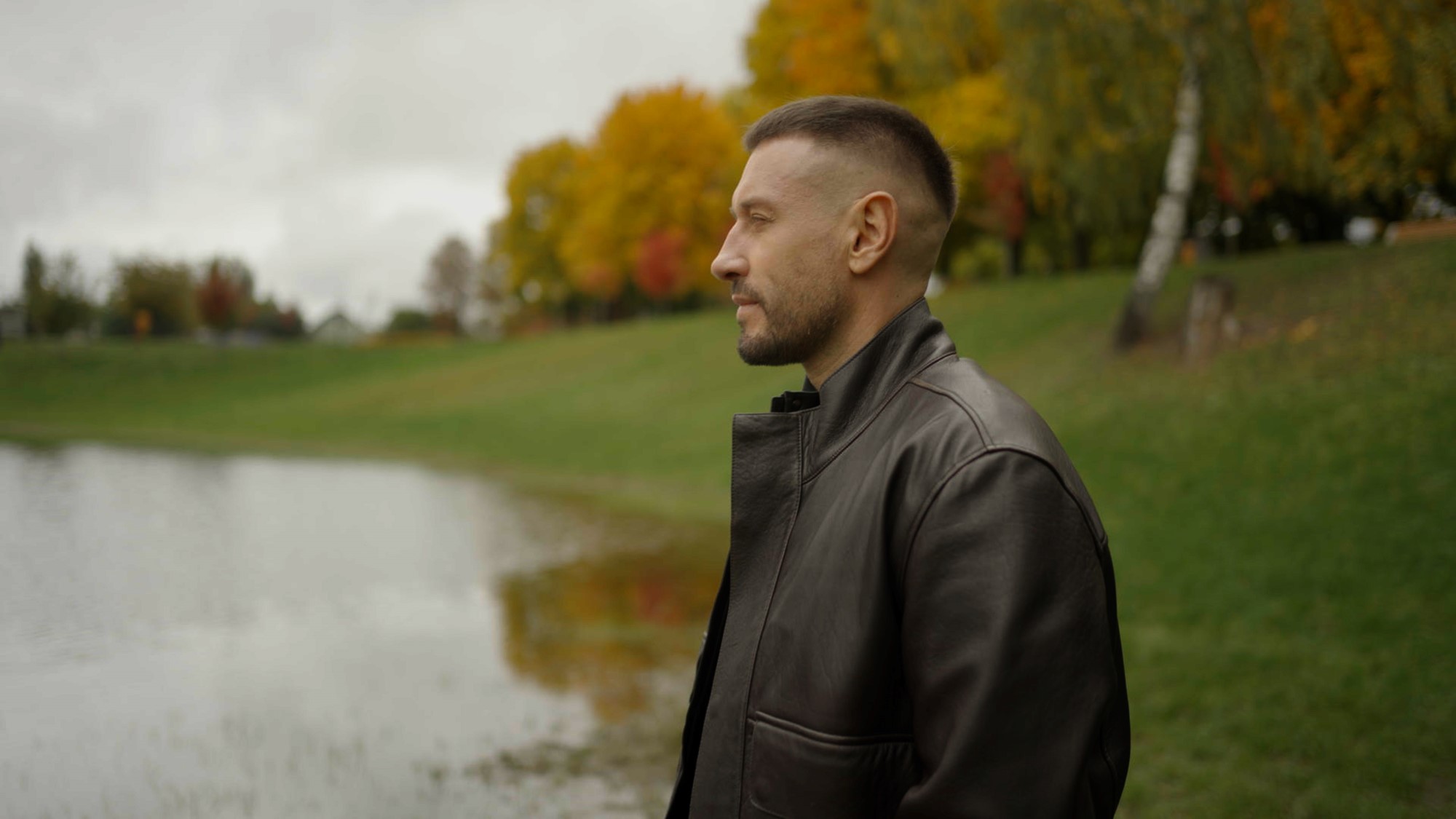 «Дитинство» Андрія Кравченка: ностальгія, біль і сила пам’яті у новому треку артиста