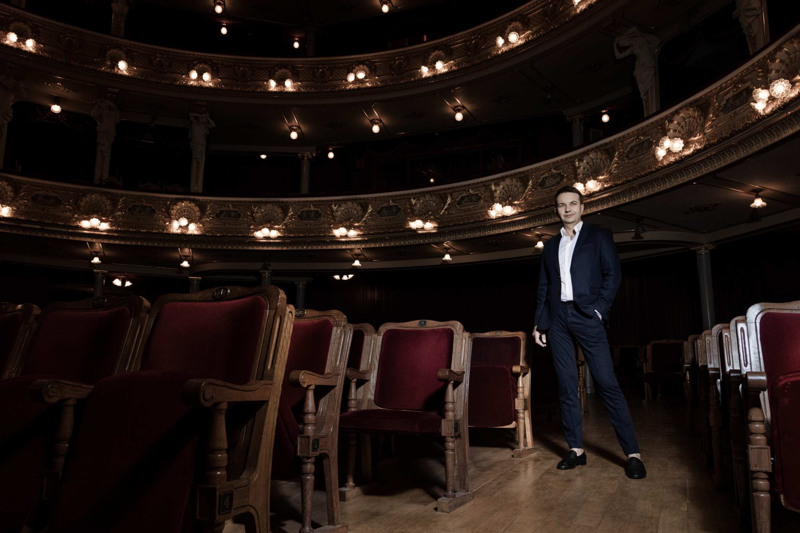 Музичне повернення епохи: у Львові знято новий кліп на оновлену «Скажи, гітаро» Тараса Курчика